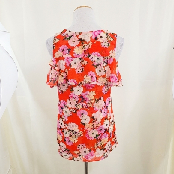 Cabi 5352 Lush floral blouse red cold shoulder - Picture 3 of 6